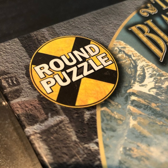 π NWOT round 700 piece Master Pieces puzzle - Picture 3 of 8